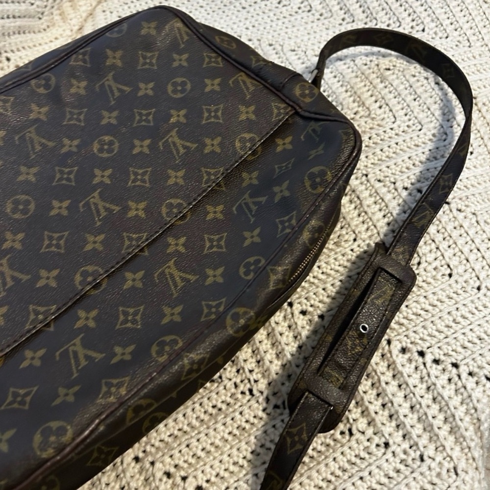 Authentic Louis Vuitton Monogram Double Zip Crossbody in Brown and Gold - Picture 5 of 13